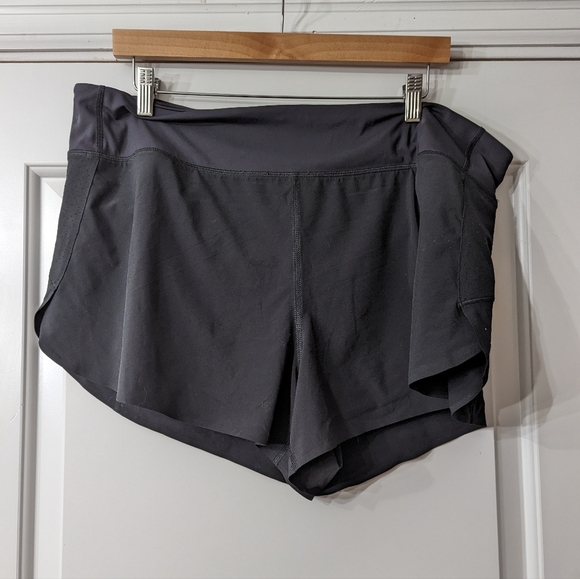 Athleta 3.5" run with it short XL - Picture 2 of 6